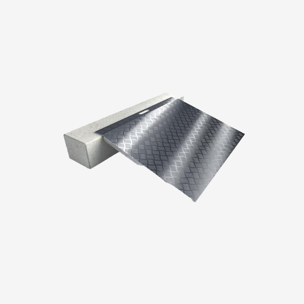 *Aide au seuil en aluminium - longueur 78 CM - hauteur 5 à 15 cm